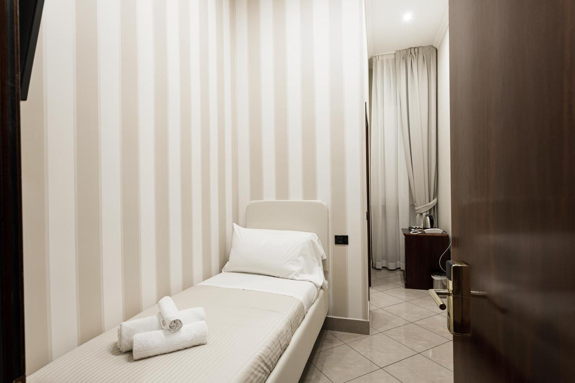 Monti 66 Hotel โรม ภายนอก รูปภาพ